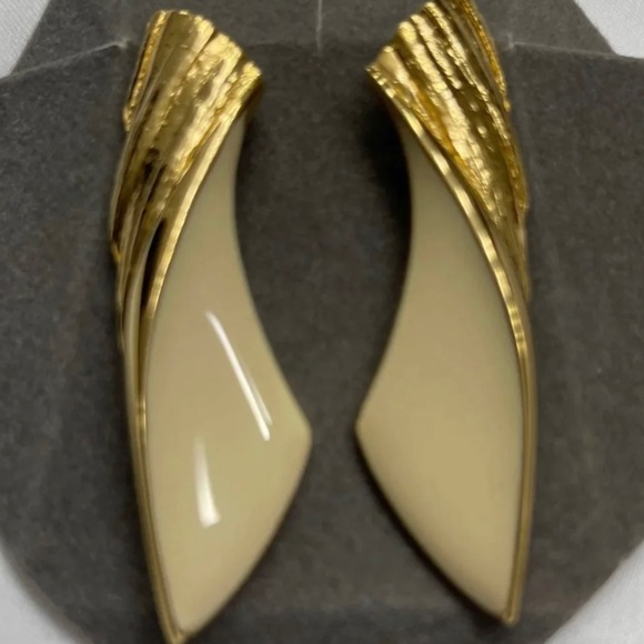 Women’s Enamel Earrings - Picture 2 of 4